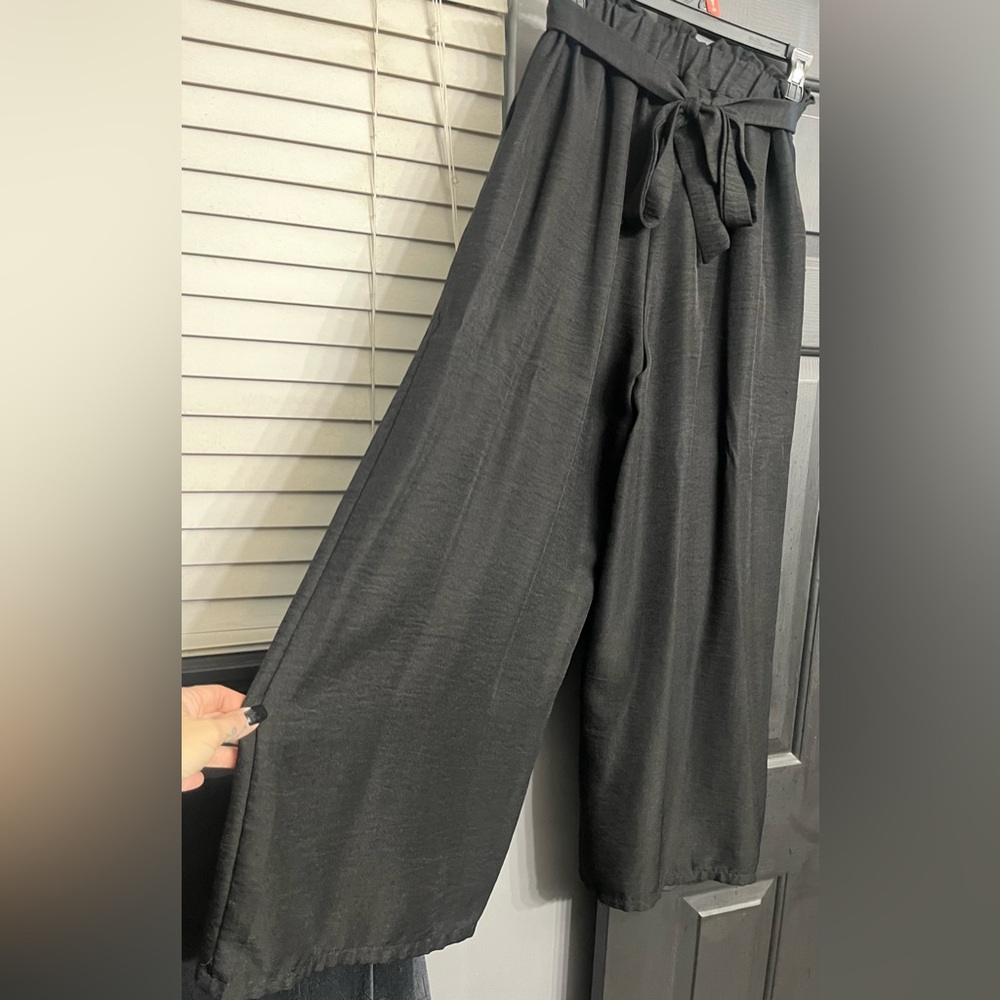 Super cute wide leg dress pants with bow!